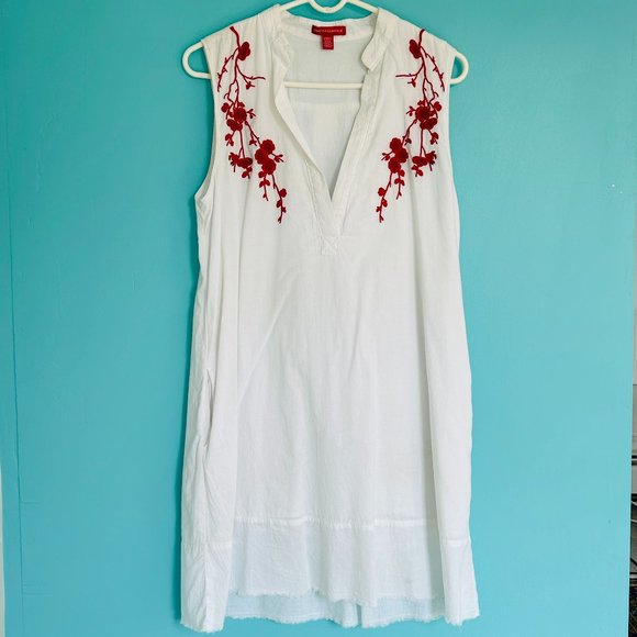 Saks Fifth Avenue Split Neck Shift Dress w Embroidered Detail (size XS) - Picture 1 of 16